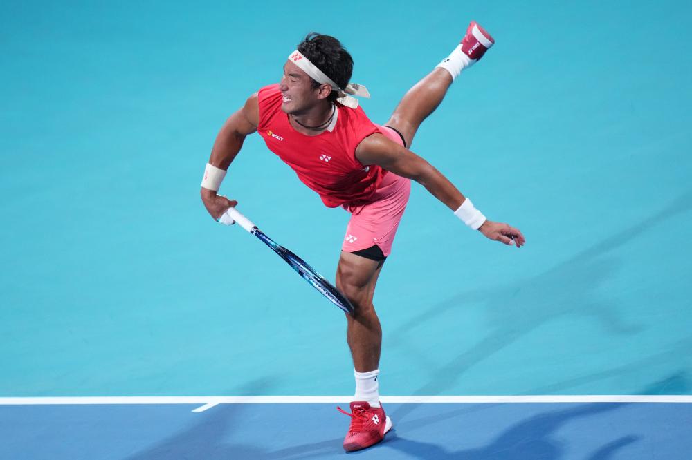 足球报：更迭中的海港需新鲜血液，蒯纪闻、李新翔应会获得机会.